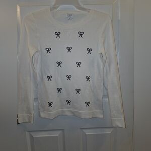 Elegant White Sweater with Black Bow Accents